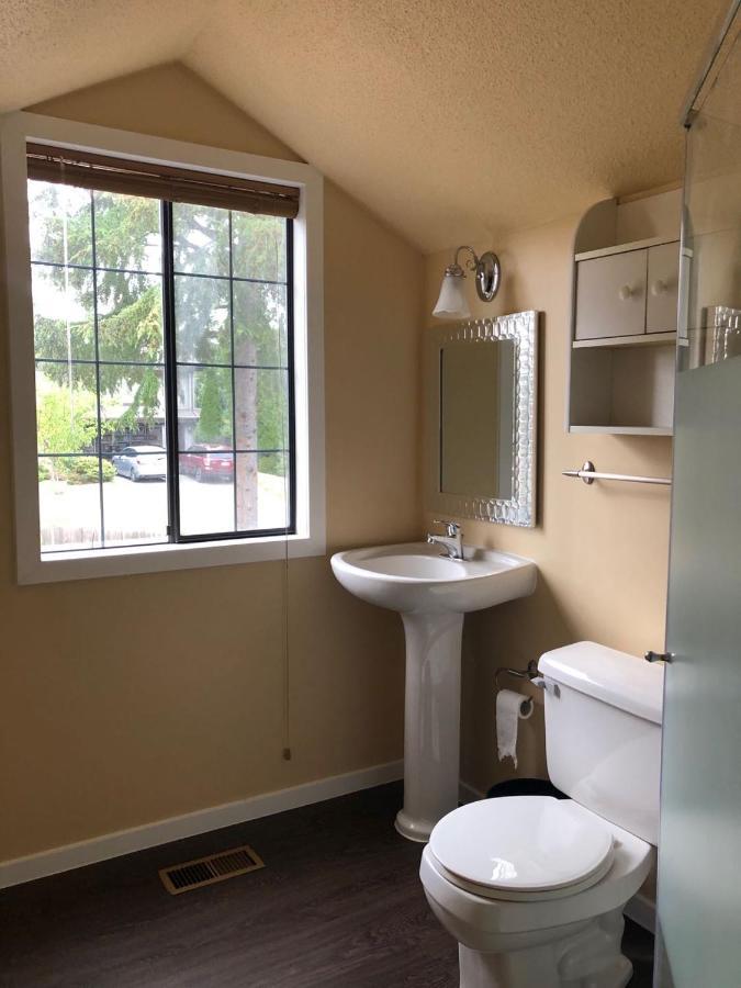 Guest house Jason House - Immaculate In A Quiet Seaside Neighbourhood Near Uvic
