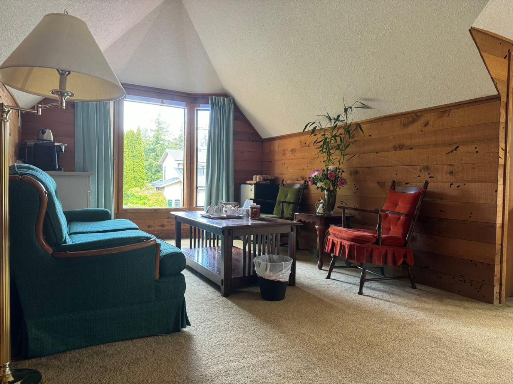 Jason House - Immaculate In A Quiet Seaside Neighbourhood Near Uvic