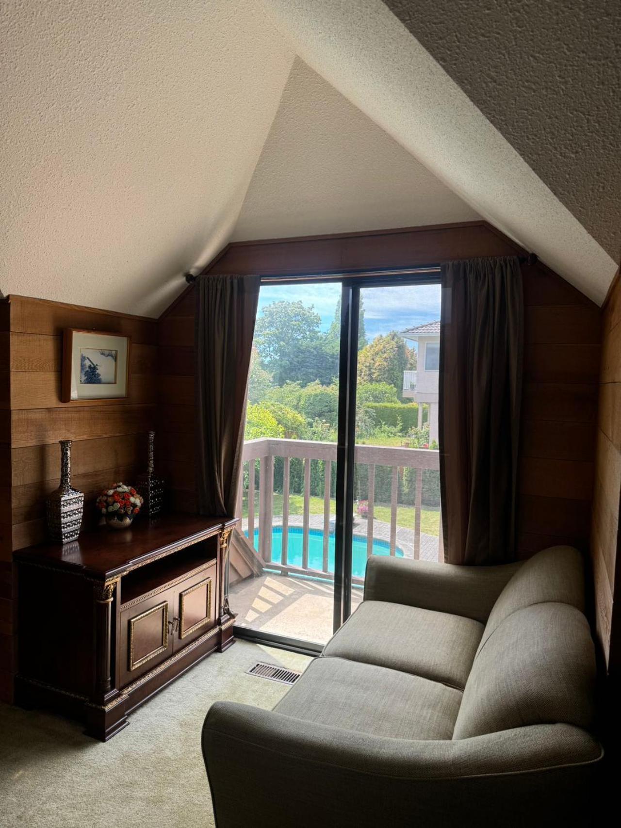Guest house Jason House - Immaculate In A Quiet Seaside Neighbourhood Near Uvic Victoria
